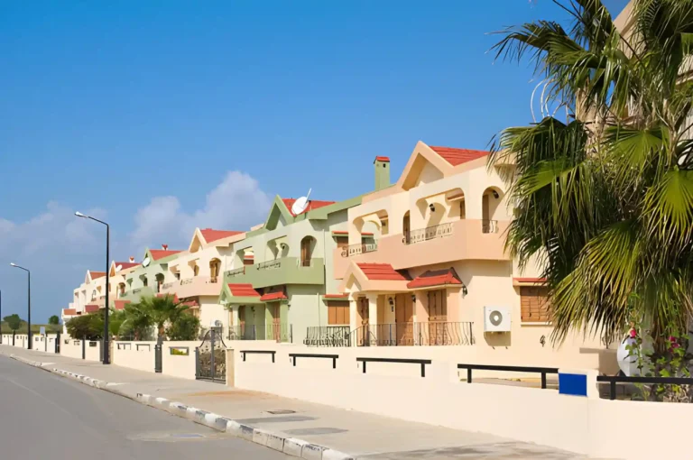 Off-Plan Townhouses in Dubai_ Is It Better Than Buying an Apartment